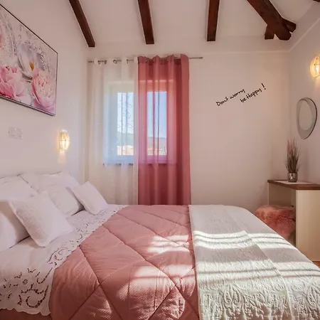 Madlen Apartment *