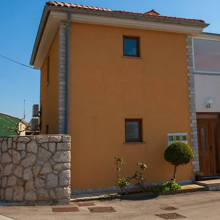 Madlen Apartment