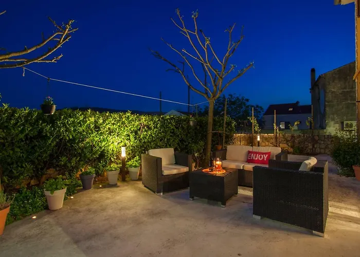 アパート Madlen ツレス