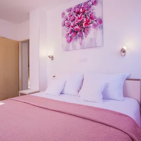 Madlen Apartment Cres