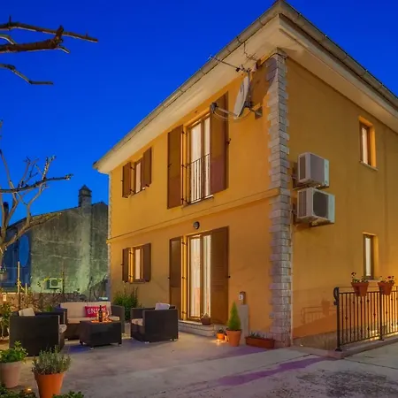 Madlen Apartment Cres