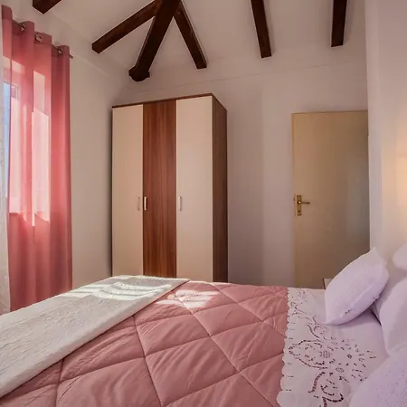 Apartment Madlen *