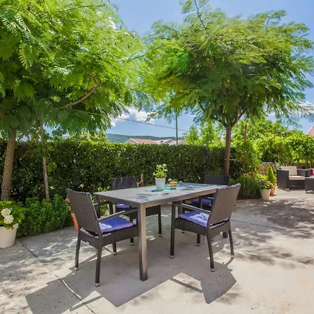 Apartment Madlen *